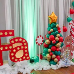 A table with balloons and letters on it