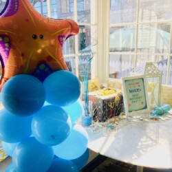 A table with balloons and a star balloon.