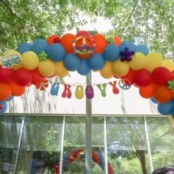 A balloon arch with the name groovy on it.
