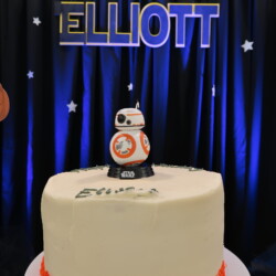 A cake with the name of bb-8 on top.