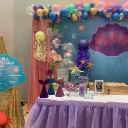 A table with decorations and balloons on it